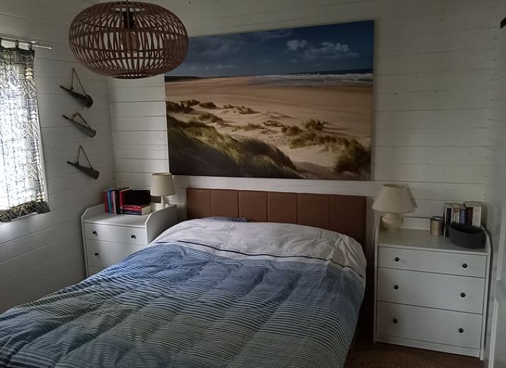 Gemuetliche Sitzecke im Garten des Huisje in Matsloot, Ferienhaus in Nord-Drenthe, umgeben von ueppiger Natur und Ruhe.