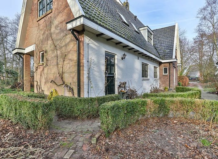 Ferienhaus in Altena mit charmanter Fassade und gruener Umgebung in Nord-Drenthe, Drenthe.