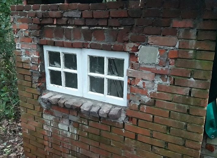 Ferienhaus in Altena mit charmanter Fassade und gruener Umgebung in Nord-Drenthe, Drenthe.