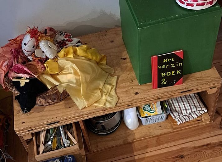 Einzigartige Kueche des Ferienhauses in Altena, bunt und gemuetlich in Nord-Drenthe, Drenthe.