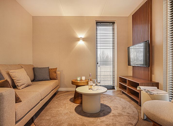 Vooraanzicht van Aelderholt bungalow in Zuidoost Drenthe met moderne architectuur.