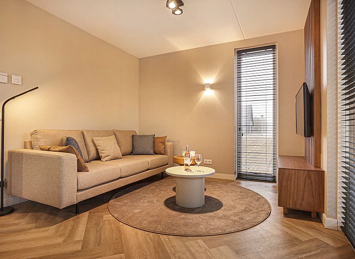 Vooraanzicht van Aelderholt bungalow in Zuidoost Drenthe met moderne architectuur.