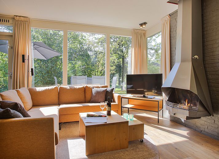 Comfortable bedroom in Aelderholt 6-person bungalow 6CE, Aalden, Drenthe.