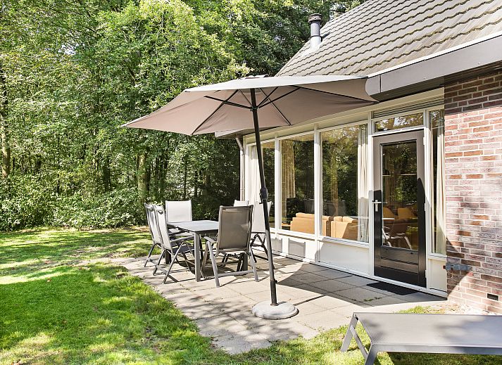 Comfortable bedroom in Aelderholt 6-person bungalow 6CE, Aalden, Drenthe.