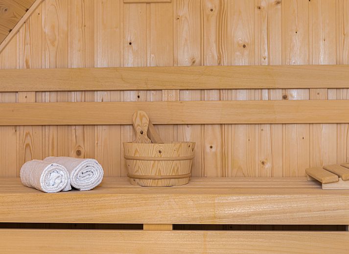 Gemuetliches Wohnzimmer im 8-Personen-Bungalow Aelderholt, Aalden, Suedost-Drenthe.