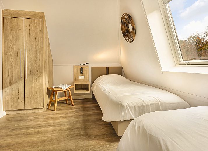 Gemuetliches Wohnzimmer im Ferienhaus PUUR Exloo, Exloo, Drenthe, ideal fuer entspannte Abende.