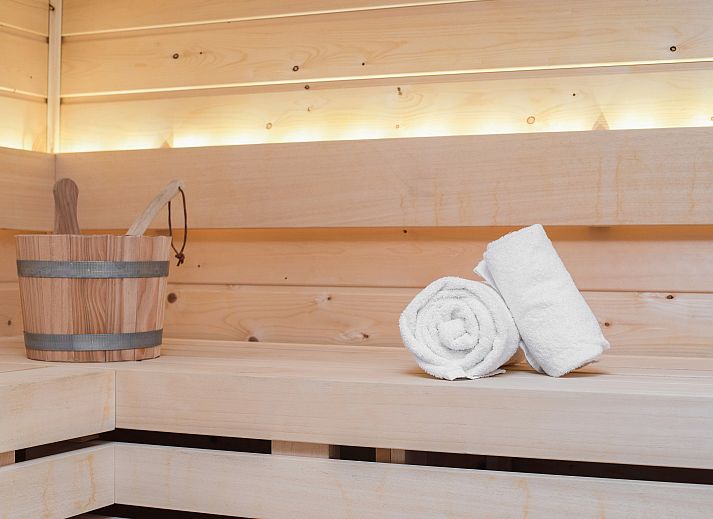 Gezellige zithoek in PUUR Exloo vakantiehuis in Exloo, ideaal voor ontspanning.