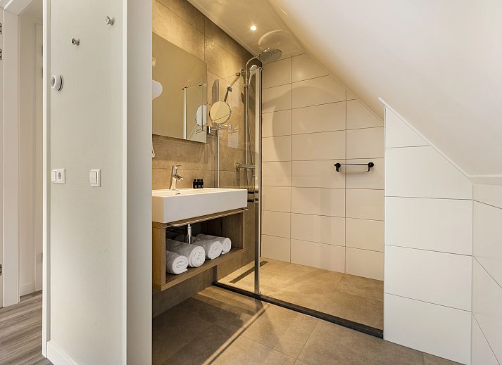 Buitenkant van PUUR Exloo 4-persoons vakantiehuis met groene tuin in Zuidoost Drenthe.