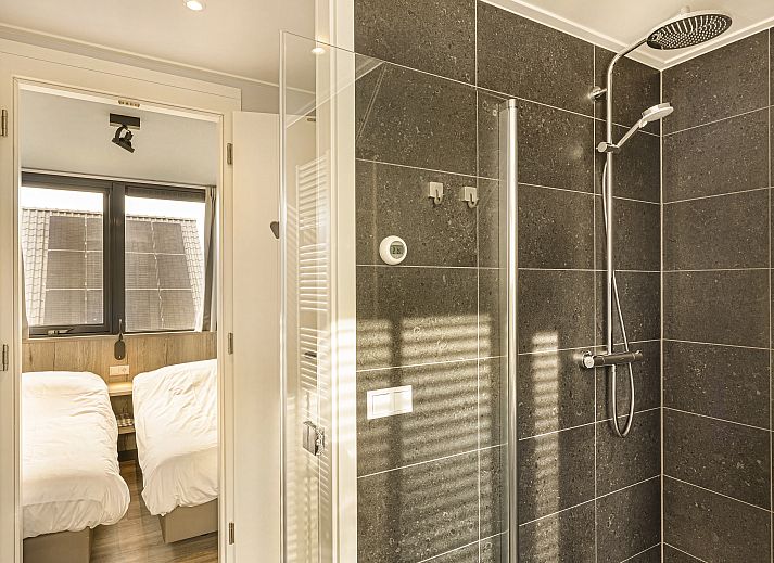 PUUR Exloo Ferienhaus im Suedosten von Drenthe mit moderner Architektur und grossem Garten.