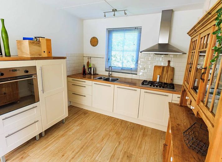 Front door of Cottage in Exloo, charming vacation home in Exloo, Southeast Drenthe, Drenthe.