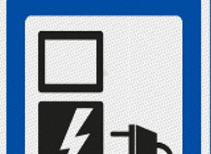 Modernes Wohnzimmer in Cottage in Exloo, Ferienunterkunft in Sued-Ost-Drenthe mit natuerlichem Licht.