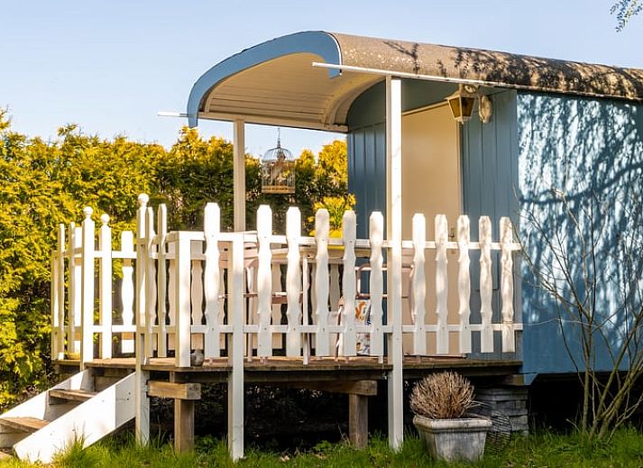 Vakantiehuis in Roswinkel, Zuidoost Drenthe, biedt een rustieke omgeving met een ruime tuin voor ontspanning.