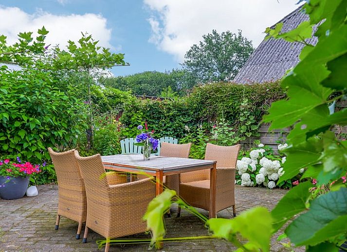 Authentieke buitenkant van Vakantiehuisje in Dalerveen, Zuidoost Drenthe, met charmante bakstenen en landelijke omgeving.