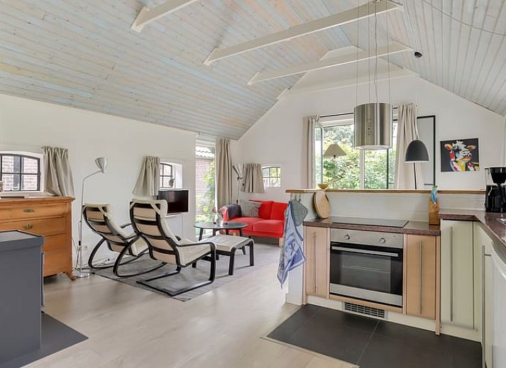 Authentieke buitenkant van Vakantiehuisje in Dalerveen, Zuidoost Drenthe, met charmante bakstenen en landelijke omgeving.