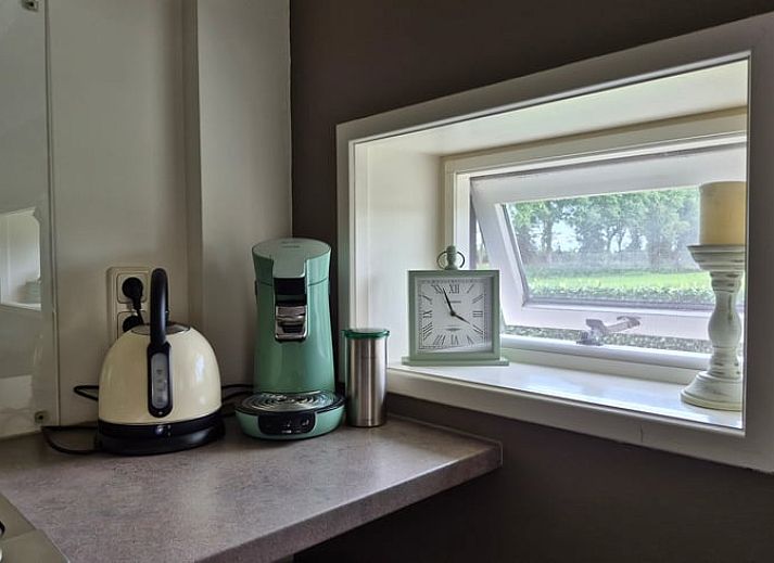 Gemuetliches Wohnzimmer des Ferienhauses in Dalerveen, Suedost-Drenthe, komplett mit moderner Kueche und Essecke, ideal fuer einen entspannten Aufenthalt.