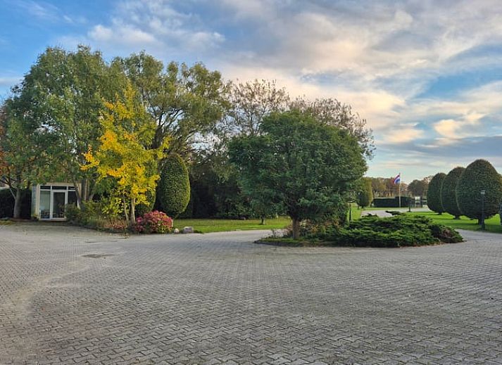 Modernes Badezimmer im Ferienhaus in Dalerveen, einem Ferienhaus im Suedosten von Drenthe. Stilvolle Sanitaerkeramik und moderne Fliesen fuer optimalen Komfort.