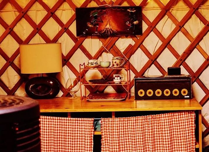 Schoene Deckengestaltung in der Jurte von Holiday Home in Emmen, Suedost-Drenthe.