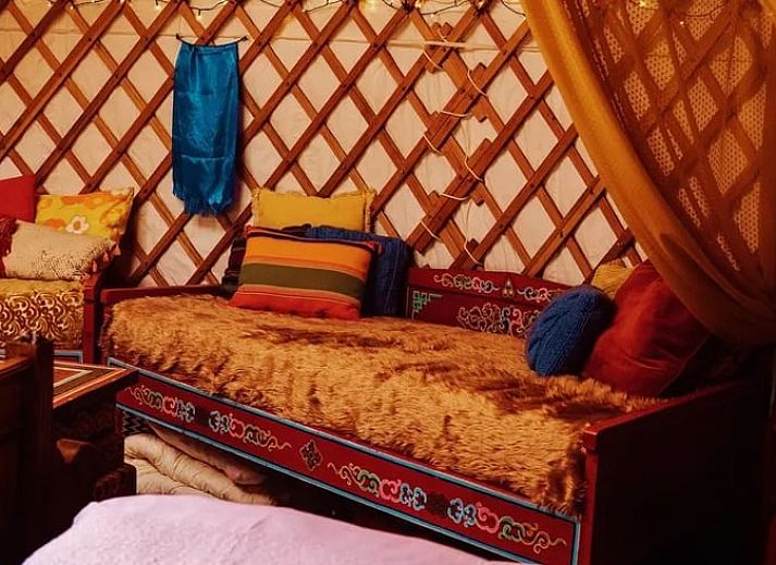 Schoene Deckengestaltung in der Jurte von Holiday Home in Emmen, Suedost-Drenthe.