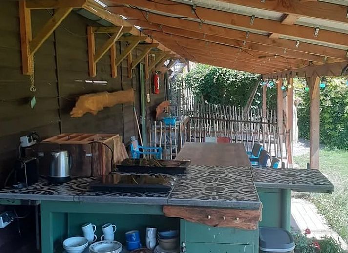 Gemuetliches Wohnzimmer in der Jurte des Ferienhauses in Emmen, Suedost-Drenthe.