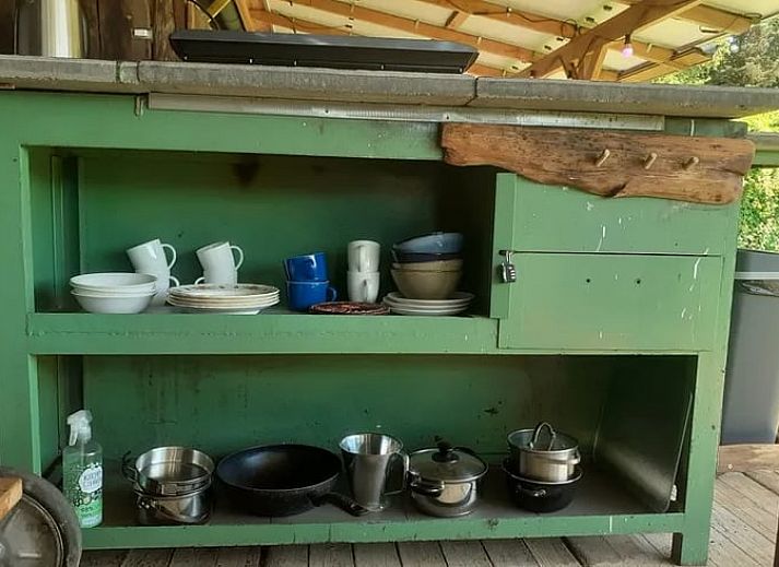 Traditionell eingerichtete Tuer in Cottage in Emmen, Ferienhaus in Emmen, Drenthe.