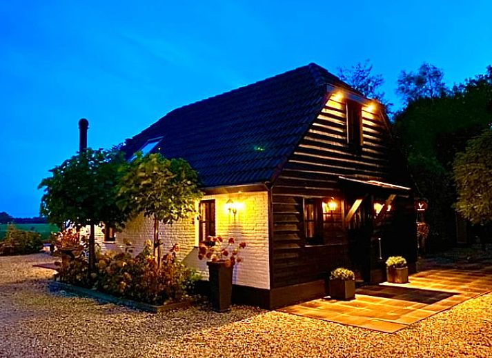 Floral entrance to Cottage in Dalen, vacation accommodation in Southeast Drenthe.