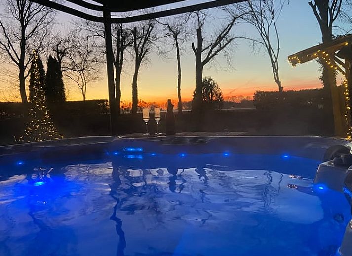 Sunny terrace at Cottage in Dalen, vacation home in Southeast Drenthe with comfortable seating.