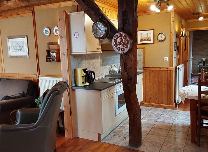 Charmantes Wohnbauernhaus Kosterhoeve in Valthe, Drenthe mit Reetdach und laendlicher Umgebung.