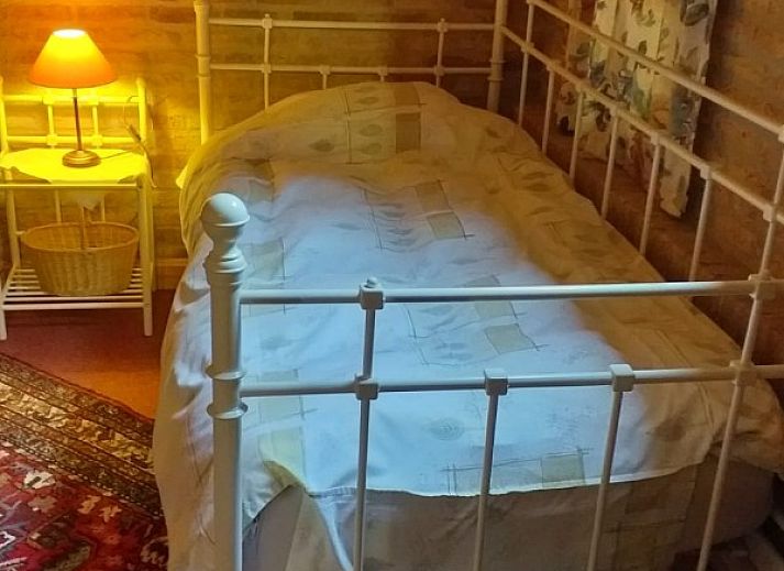 Herrliche Aussicht auf die gruene Umgebung auf dem Bauernhof Kosterhoeve in Valthe, im Suedosten von Drenthe.