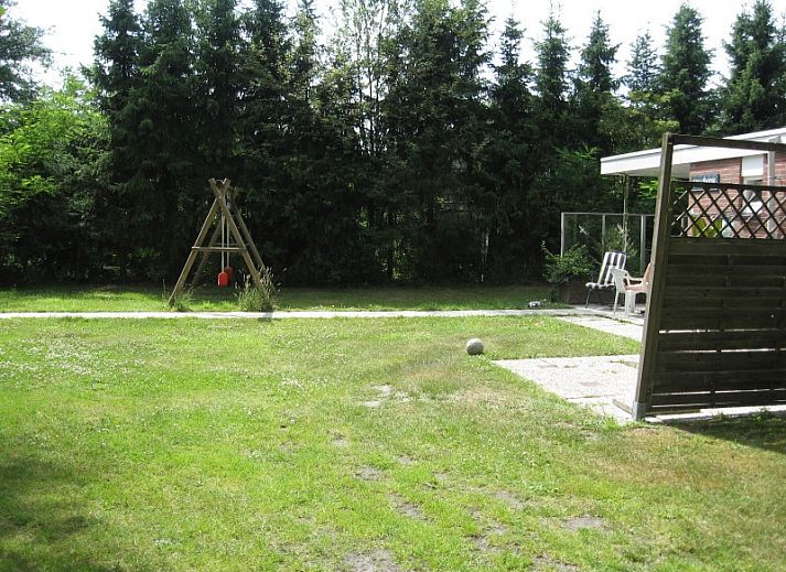 Geniet van rust in tabaks-vakantiebungalows.nl, een charmante bungalow in Schoonoord, Drenthe, omgeven door groene natuur en serene sfeer.