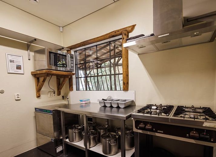 Cottage in Erm, cottage with rustic wooden porch in Southeast Drenthe, surrounded by natural beauty and serene surroundings.