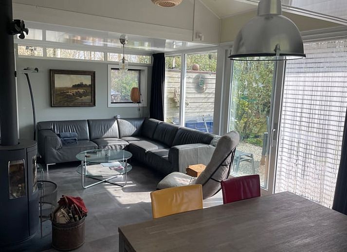 Cottage in Geesbrug, Ferienhaus in Drenthe mit grossem Garten und Terrasse, umgeben von Natur.