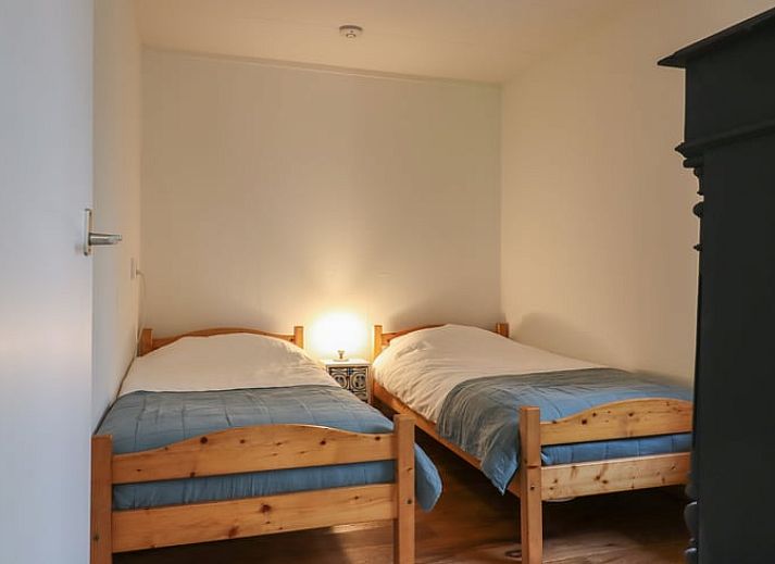 Gemuetliche Terrasse im Ferienhaus in Geesbrug, Drenthe, umgeben von Natur.