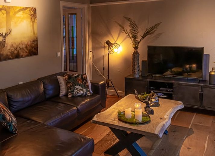 Luxurioeser Whirlpool im Ferienhaus in Geesbrug, Suedost-Drenthe, ideal zum Entspannen nach einem Tag in der Natur.