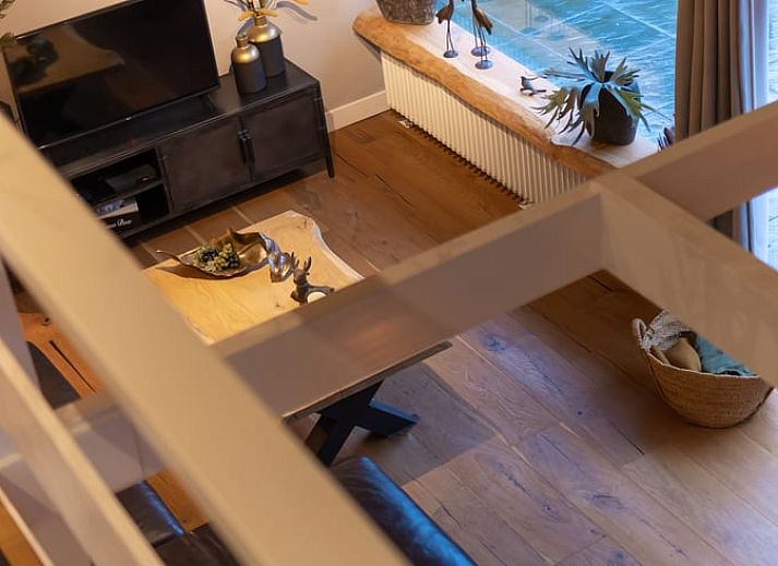 Stimmungsvolles Esszimmer im Ferienhaus in Geesbrug, Suedost-Drenthe, ideal fuer gemuetliche Abendessen.