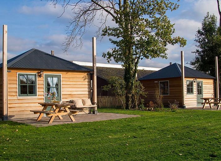 Gezellige eetruimte in Vakantiehuisje in Coevorden met landelijke inrichting in Drenthe.