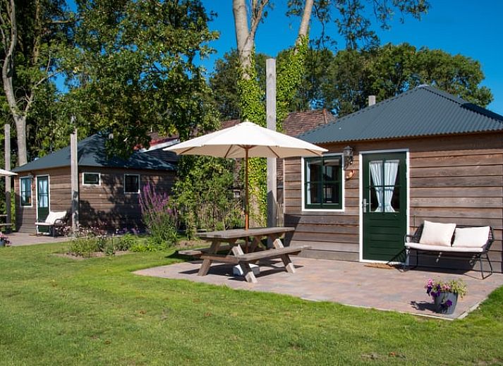 Compacte keuken in Vakantiehuisje in Coevorden, ideaal voor een vakantie in Drenthe.