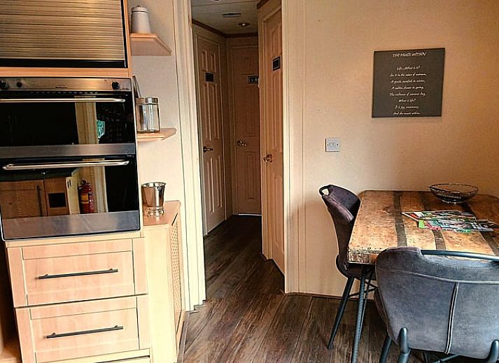 Ferienhaus in Stieltjeskanaal in gruener Umgebung im Suedosten von Drenthe.