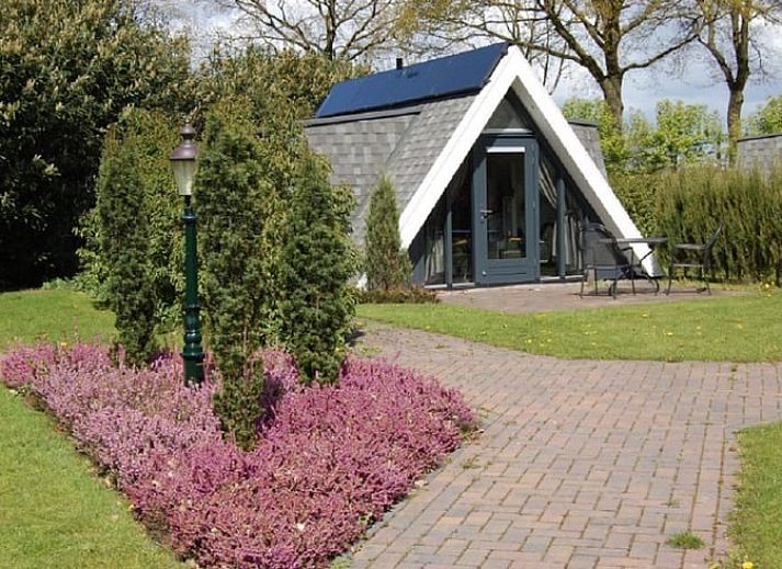 Charmantes Ferienhaus Cottage in Stieltjeskanaal, Suedost-Drenthe mit gemuetlicher Veranda und gruenem Garten.