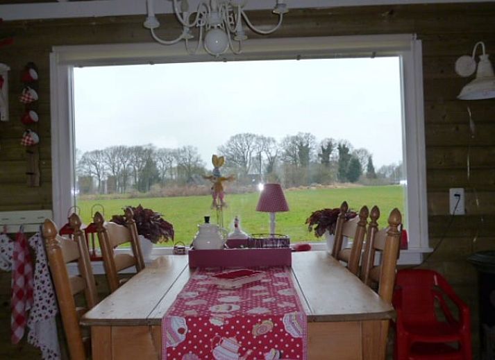 Veranda des Ferienhauses in Nieuw-Dordrecht mit laendlichem Charme im suedoestlichen Drenthe, Drenthe.