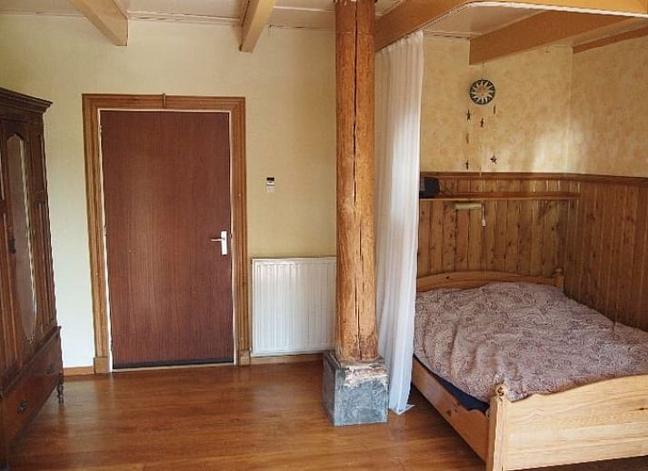 Rustieke zithoek met uitzicht op weiland bij Vakantiehuis in Odoornerveen, Zuidoost Drenthe, Drenthe.