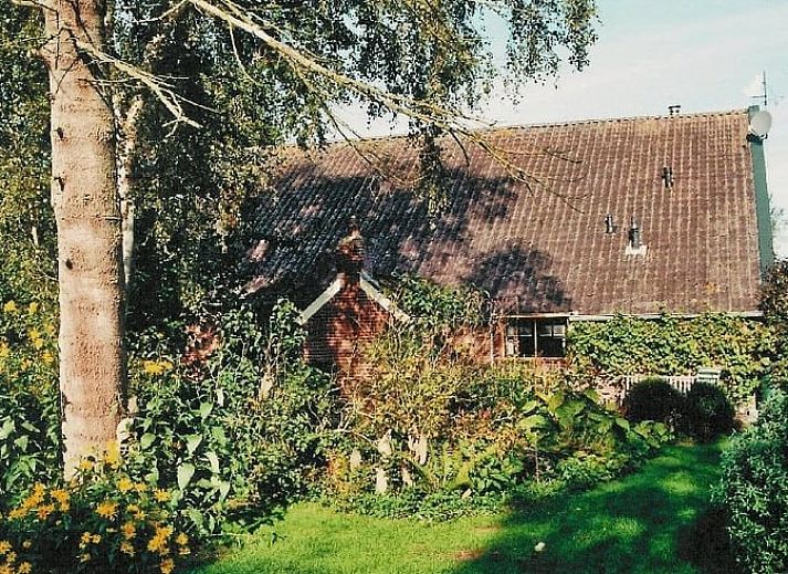 Rustieke zithoek met uitzicht op weiland bij Vakantiehuis in Odoornerveen, Zuidoost Drenthe, Drenthe.