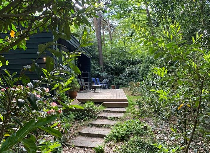 Vacation home in Doldersum with modern veranda, surrounded by green nature in Southwest Drenthe, ideal for a relaxing stay.