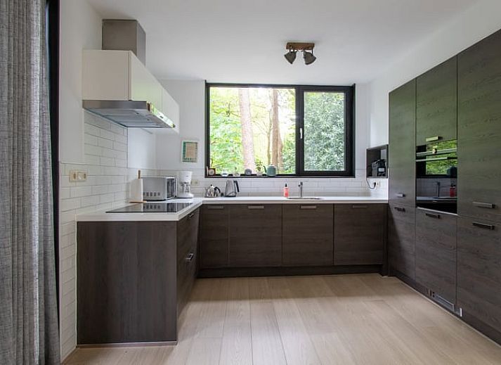 Vacation home in Doldersum with modern veranda, surrounded by nature in Southwest Drenthe, ideal for relaxation and rest.