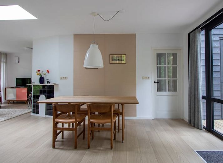 Vacation home in Doldersum with modern veranda, surrounded by nature in Southwest Drenthe, ideal for relaxation and rest.