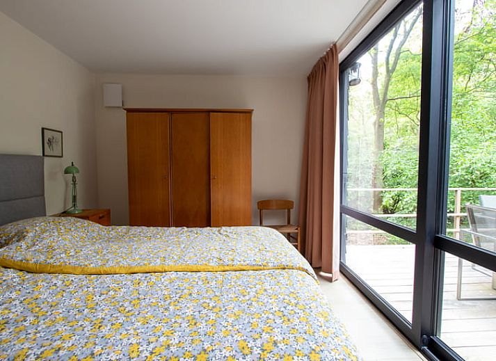 Cozy living room of Holiday Home in Doldersum, Southwest Drenthe, with modern kitchen and cozy interior for a relaxing stay.