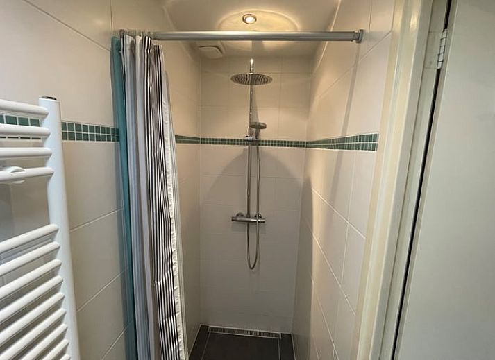 Geniet van de serene zonsopgang bij Vakantiehuisje in Doldersum, Zuidwest Drenthe, omgeven door weelderige natuur en rustgevende uitzichten.