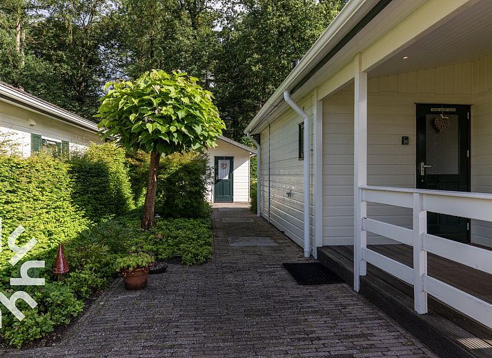 Natuurlijke omgeving rond DG181 vakantiehuis in Doldersum, Drenthe met historisch informatiebord.
