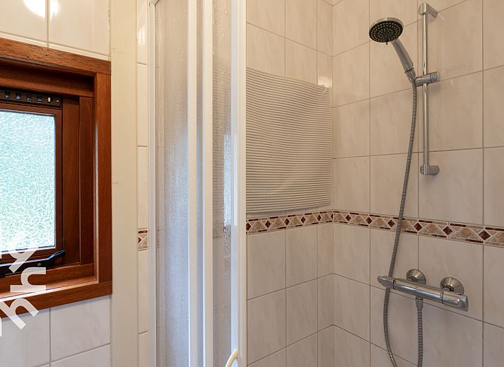 Pittoresk landschap met water en huisje bij DG181 vakantiehuis in Doldersum, Drenthe.