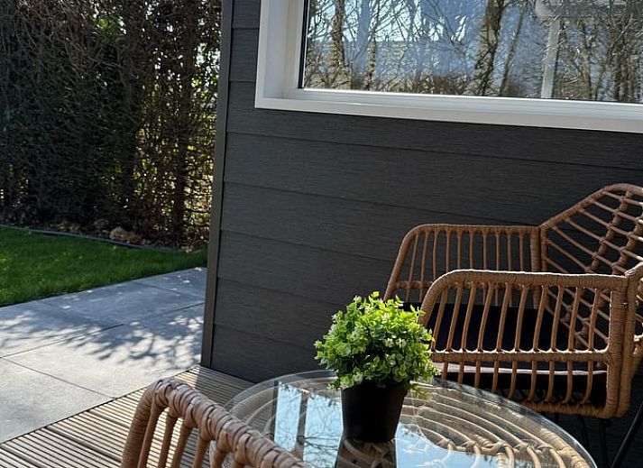 Ruim terras bij Huisje in Doldersum, vakantiehuis in het groene Doldersum, Zuidwest Drenthe.