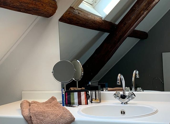 Gemuetliches Wohnzimmer und Kueche des Ferienhauses in Havelte, Ferienhaus im Suedwesten von Drenthe, mit moderner Einrichtung und gemuetlichem Essbereich.